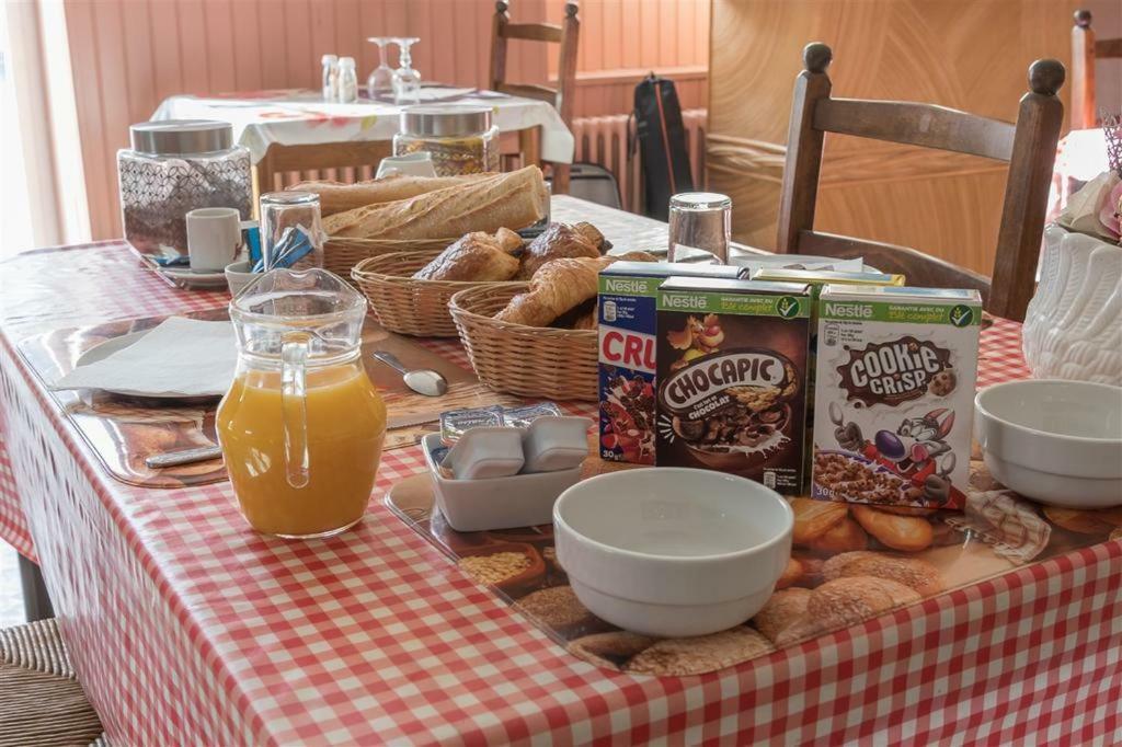 Hotel Du Cygne De La Croix Blanche Lailly-en-Val 외부 사진