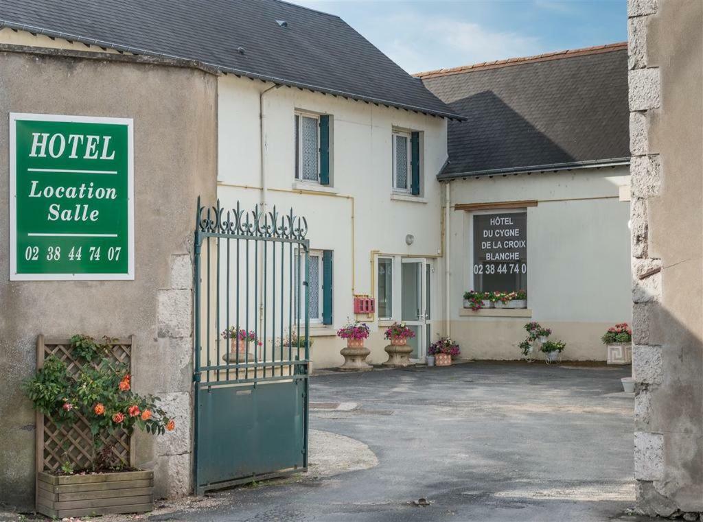 Hotel Du Cygne De La Croix Blanche Lailly-en-Val 외부 사진