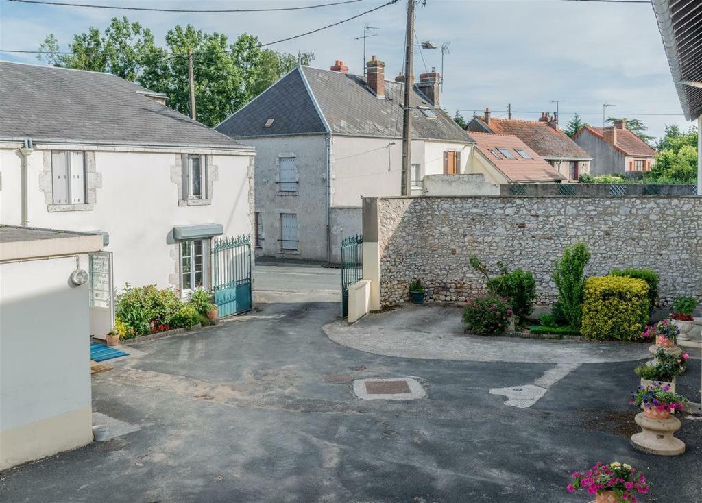 Hotel Du Cygne De La Croix Blanche Lailly-en-Val 외부 사진