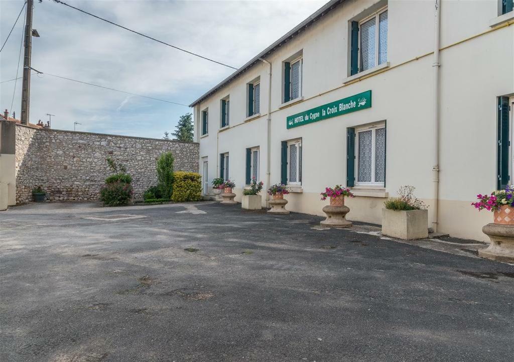 Hotel Du Cygne De La Croix Blanche Lailly-en-Val 외부 사진